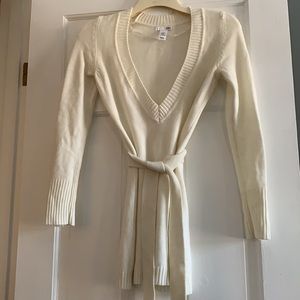 H & M v-neck long sweater